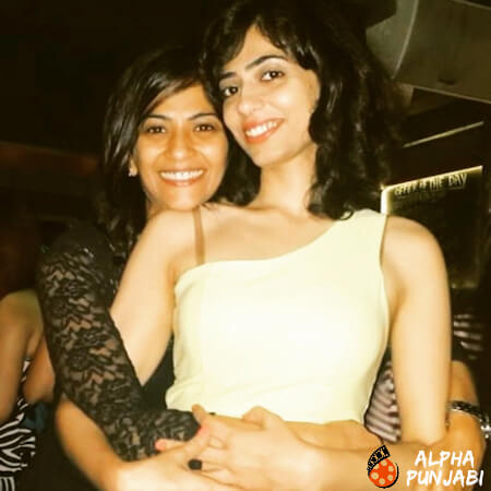 Aditi Sharma Sister